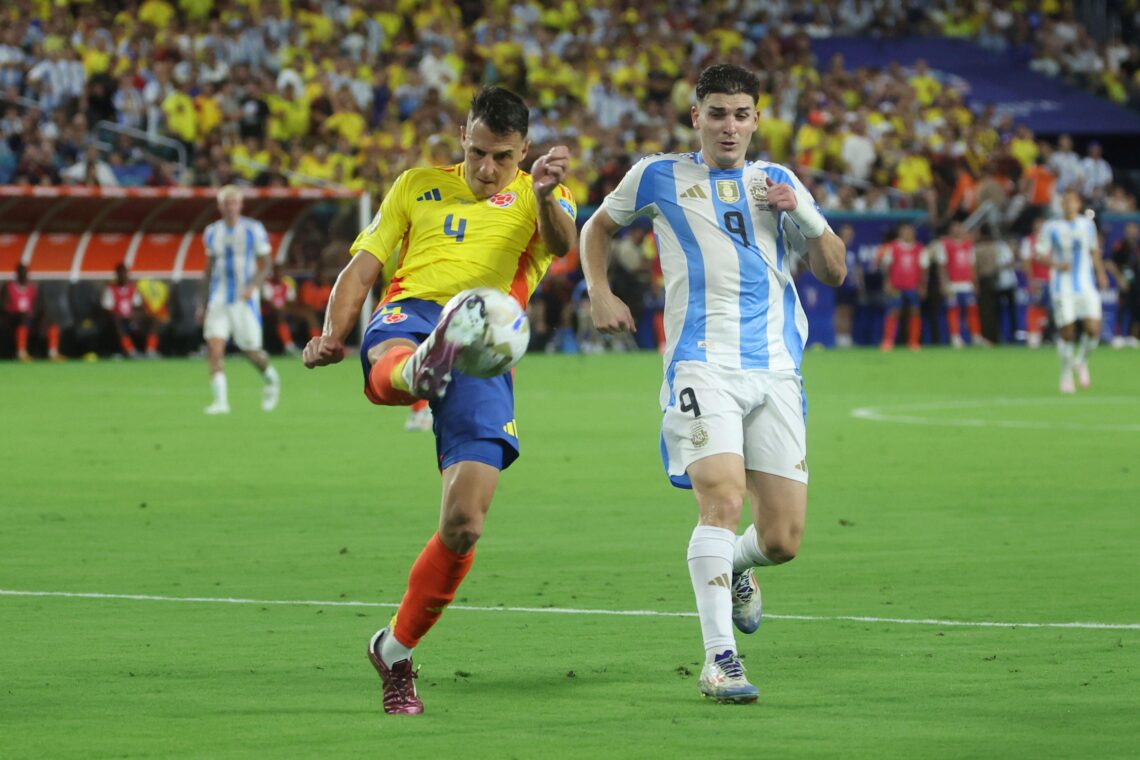 Santiago Arias, Julian Alvarez