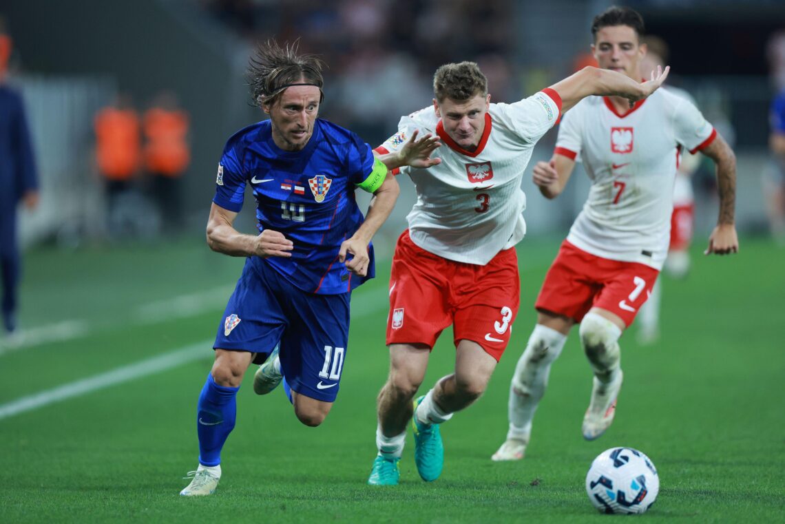 Luka Modrić w pojedynku z Dawidowiczem