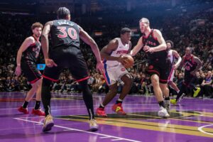 Jakob Poeltl i Jalen Duren; NBA; 25.11.2024