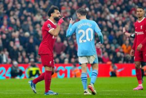 Mo Salah podczas sprzeczki z Bernardo