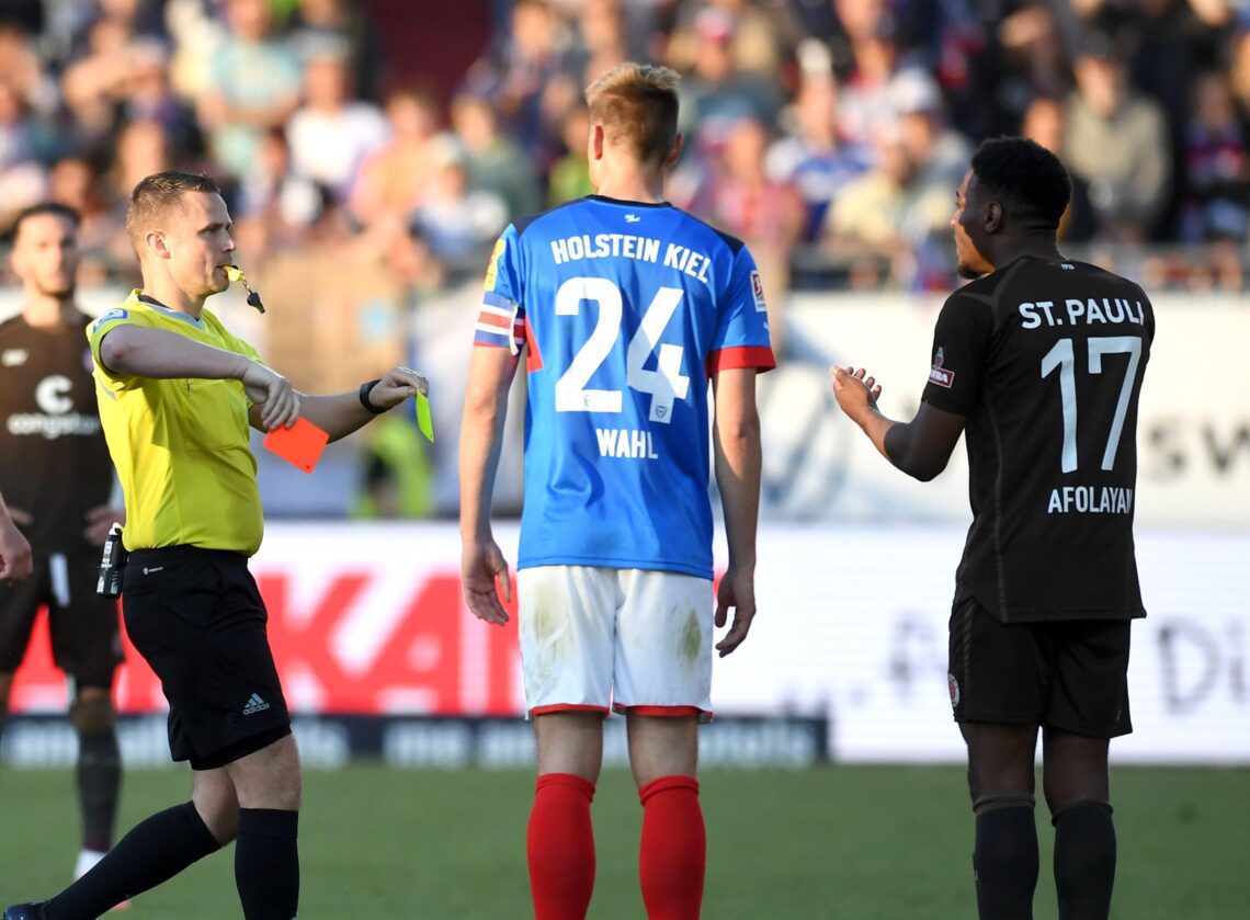 Zawodnicy St. Pauli i Holstein Kiel