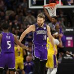 Domantas Sabonis i De'Aaron Fox; NBA; 30.12.2024