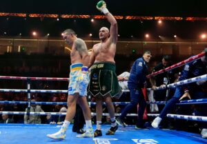 Tyson Fury po zakończeniu rundy w pojedynku z Usykiem