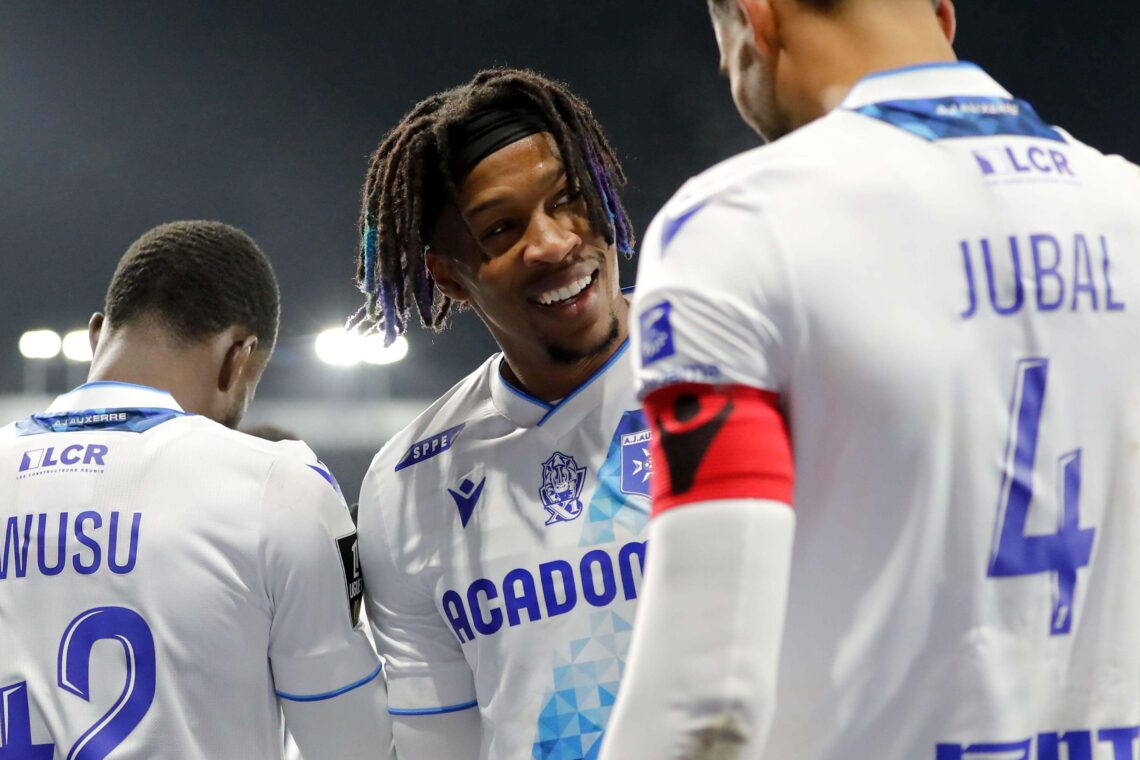 Gabriel Osho w koszulce Auxerre