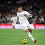 Kylian Mbappe z piłką przy nodze