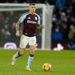 Lucas Digne prowadzący piłkę