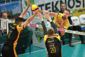 Akcja z meczu Warta Zawiercie - PGE Skra Bełchatów, PlusLiga