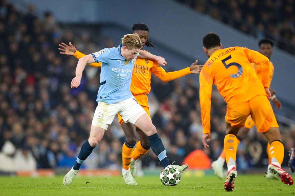 Kevin de Bruyne w pojedynku z Camavingą