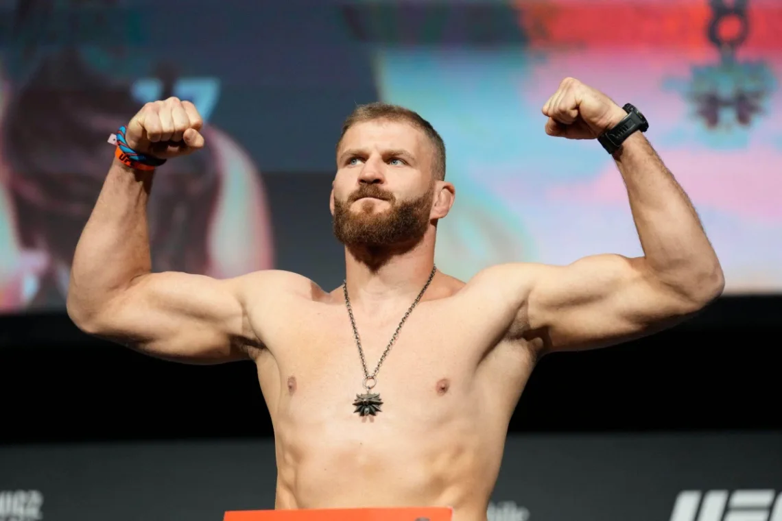 Jan-Blachowicz-podczas-wazenia-przed-gala-UFC