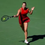 Aryna Sabalenka odbijająca forehand podczas Indian Wells