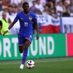 Dembele-prowadzacy-pilke-podczas-meczu-reprezentacji