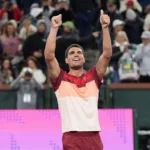 Carlos Alcaraz wiwatujący po wygranym meczu Indian Wells 15.03.2025