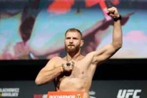 Jan-Blachowicz-na-wazeniu-przed-gala-UFC