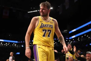 Usmiechniety-Luka-Doncic-podczas-meczu-LA-Lakers