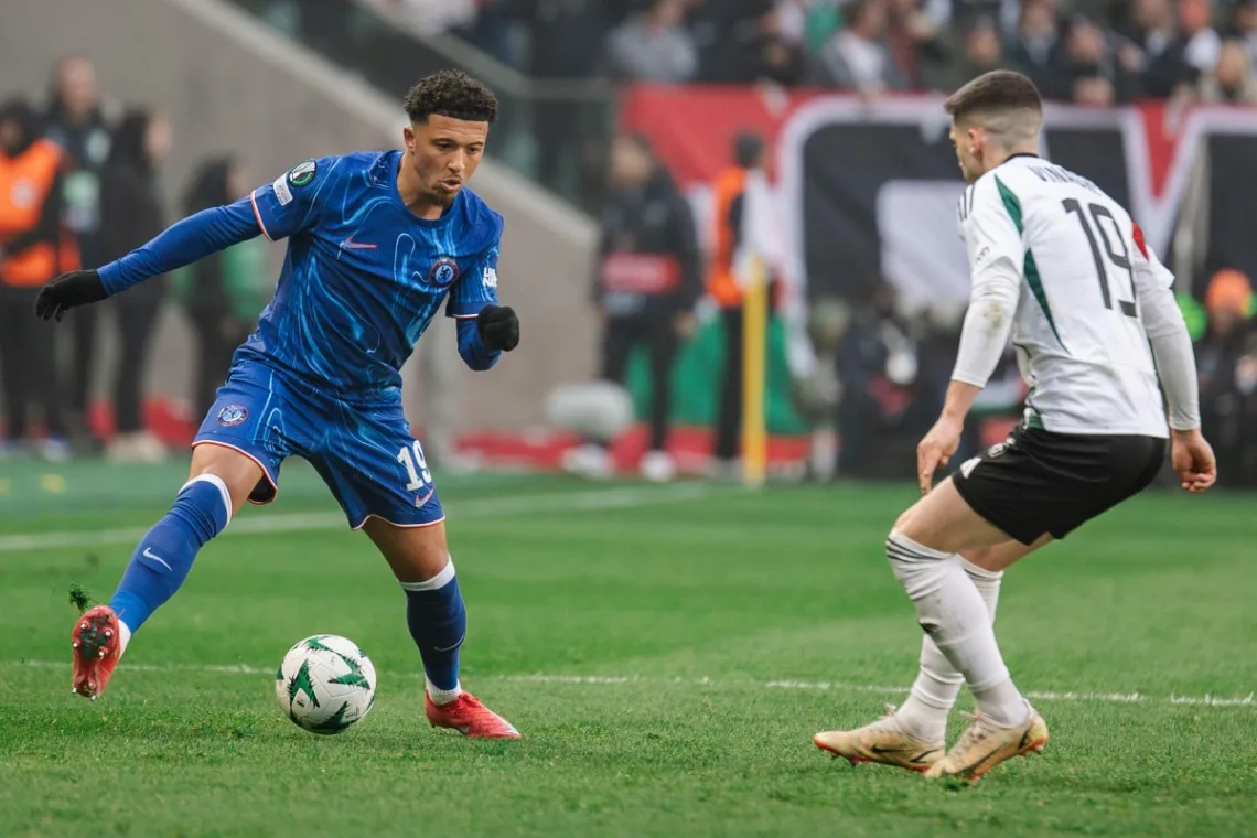 Jadon-Sancho-kiwajacy-Rubena-Vinagre
