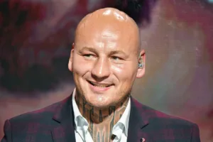 Artur-Szpilka-podczas-konferencji-prasowej