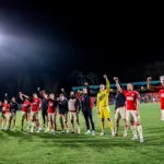 Pilkarze-LKS-Lodz-swietujacy-wygrany-mecz