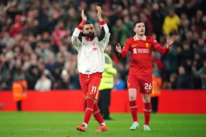 Salah-i-Robertson-bijacy-brawo-po-wygranym-meczu