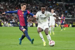 Vinicius-Jr-kiwajacy-Gaviego-podczas-El-Clasico