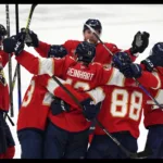 Radosc-hokeistow-Floridy-po-odniesionym-zwyciestwie-w-NHL-foto-Associated Press / Alamy Stock Photo