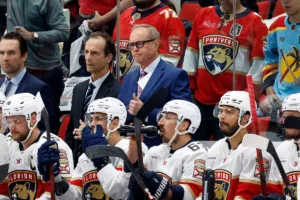 Florida-Panthers-odniesie-czwarte-zwyciestwo-z-rzedu-nad hokeistami-z-Caroliny-w-fazie-play-off-w-NHL?-foto- Associated Press / Alamy Stock Photo