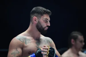 Adrian-Cios-podczas-pojedynku-na-gali-Fame