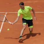 Alexander Zverev podbiegający do skrótu