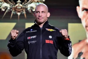 Damian-Janikowski-podczas-wazenia-przed-KSW