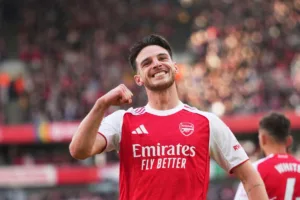 Declan-Rice-cieszacy-sie-ze-strzelenia-gola