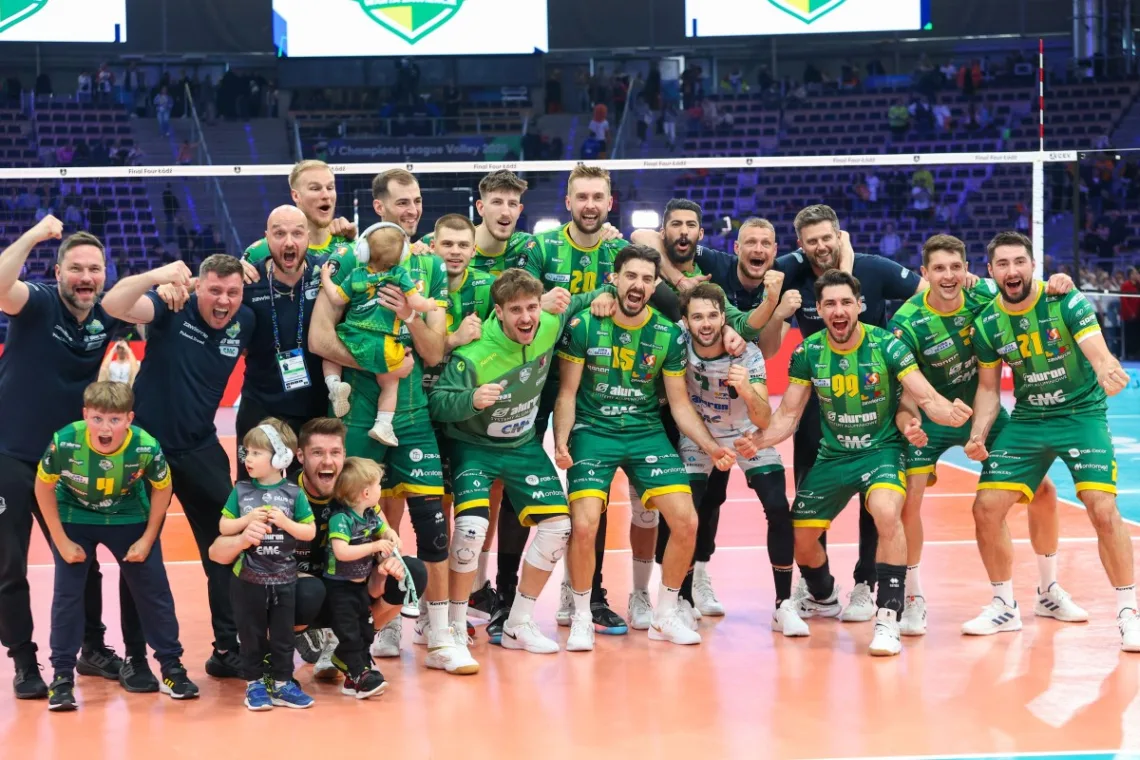 Warta-Zawiercie-cieszaca-sie-z-awansu-do-finalu