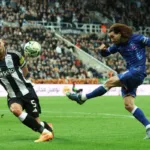 Fabian-Schar-blokoujacy-wrzutke-Cucurelli
