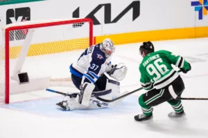Hellebuyck against Rantanen