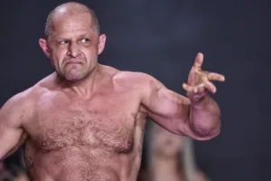 Jacek-Muranski-podczas-wazenia-przed-walka