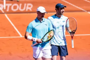 Jan Zieliński Sander Gille ustalający taktykę na kolejny punkt