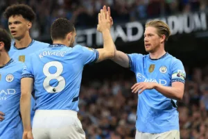 Kevin-de-Bruyne-celebrujacy-zdobycie-gola