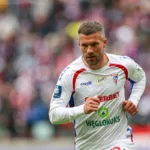 Lukas-Podolski-biegnacy-podczas-spotkania