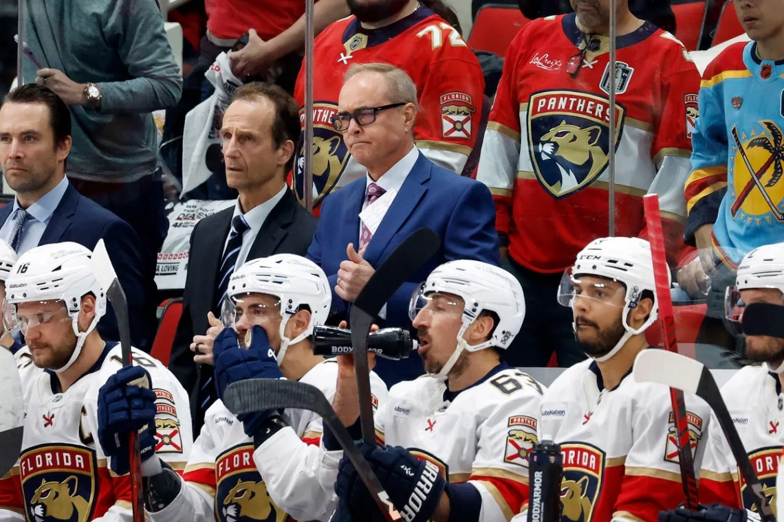 Florida-Panthers-odniesie-czwarte-zwyciestwo-z-rzedu-nad hokeistami-z-Caroliny-w-fazie-play-off-w-NHL?-foto- Associated Press / Alamy Stock Photo