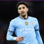 Omar-Marmoush-w-koszulce-Manchester-City-na-boiskach-Premier-League