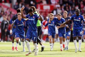 Pilkarze-Chelsea-po-wygranym-spotkaniu-ligowym