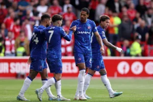 Pilkarze-Chelsea-po-zdobyciu-bramki