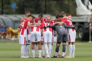 Druzyna-Resovii-motywujaca-sie-przed-spotkaniem-z-Wieczysta-w-Betclic-2-Lidze