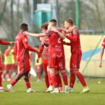 Pilkarze-Zaglebia-Sosnowiec-po-zdobyciu-gola