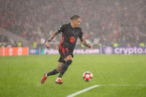 Raphinha-podczas-meczu-Ligi-Mistrzow-Barcelony-z-Benfica