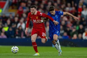 Robertson-scigajacy-sie-z-Pedro-Neto