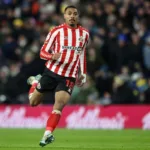 Wilson-Isidor-w-koszulce-Sunderlandu-podczas-meczu-z-Leeds-w-Championship
