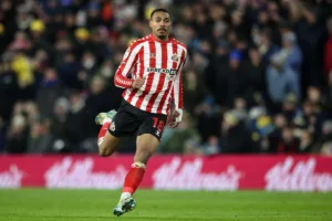 Wilson-Isidor-w-koszulce-Sunderlandu-podczas-meczu-z-Leeds-w-Championship
