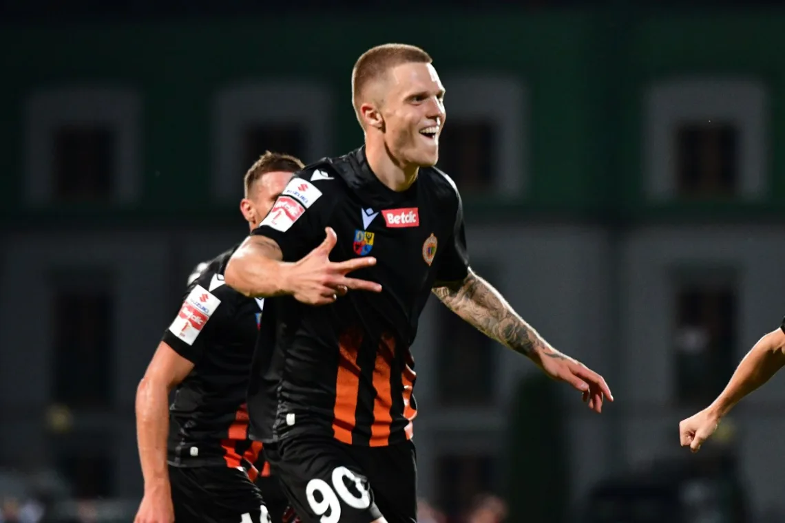 Mateusz-Lewandowski-po-zdobyciu-bramki