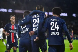 Piłkarze PSG radość vs Strasbourga