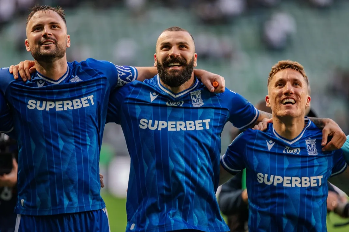 Pilkarze-Lecha-Poznan-swietujacy-zwyciestwo