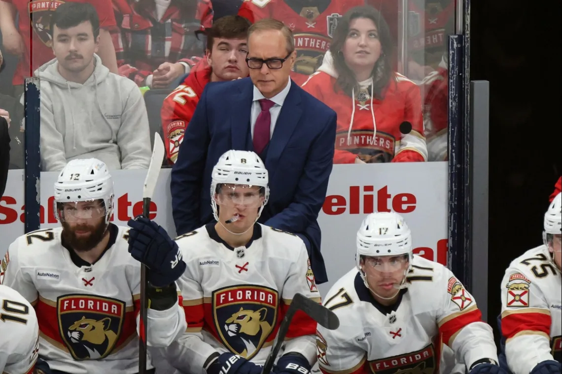 Florida-Panthers-zespol-walczacy-o-polfinal-fazy-play-off-w-NHL-foto-Associated Press / Alamy Stock Photo